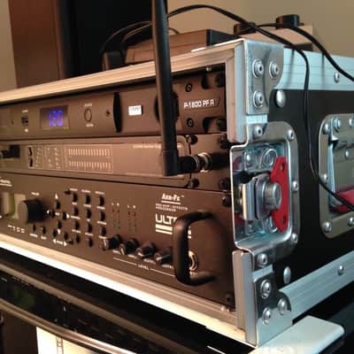 Fractal Audio Axe FX Ultra with Line 6 Wireless Unit/Transmitter and 4 RU Rack Case image 3
