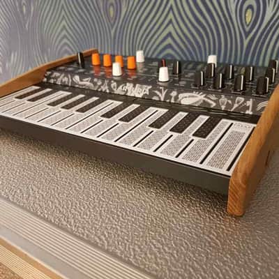 Recessed Solid Oak stand for the Arturia Microfreak Synth image 3