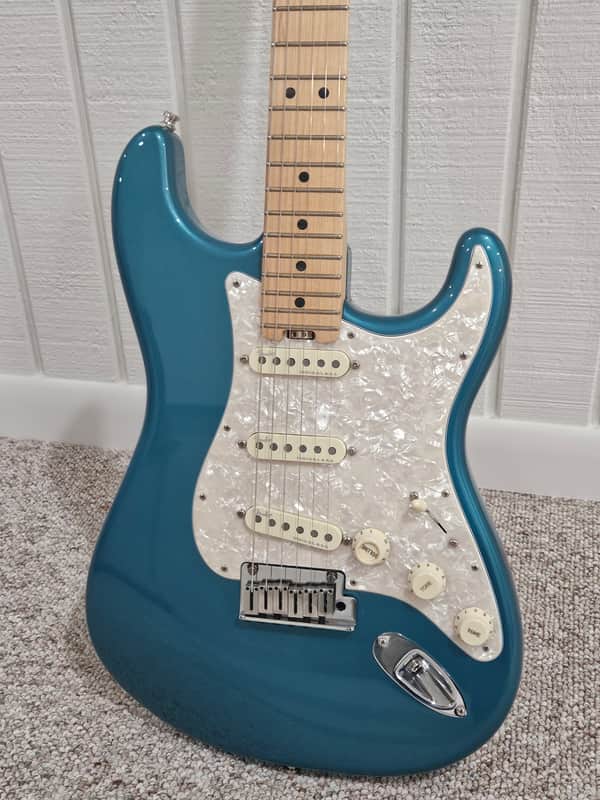 Fender American Elite Stratocaster with Maple Fretboard 2016 - 2019 - Ocean Turquoise Metallic image 1