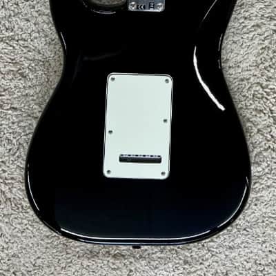Mint Fender Player II Stratocaster guitar, Maple Fingerboard, Black Finish - MIM image 2