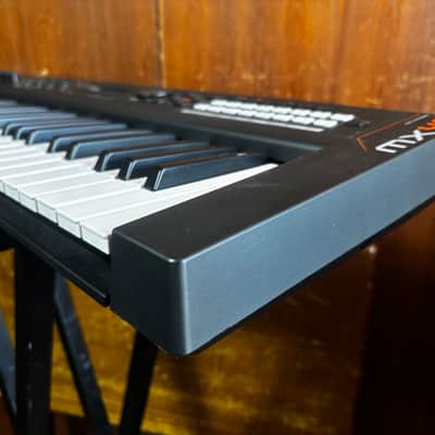 Yamaha MX49 Synth/Controller w/ power supply image 6
