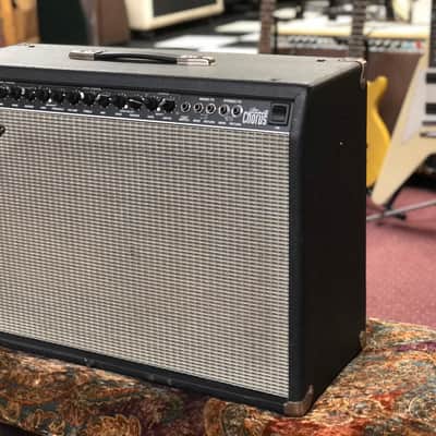 Fender Ultimate Chorus 2-Channel 2 x 65-Watt 2x12" Stereo Solid State Guitar Combo 1995 - 2001 image 3