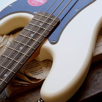 SQUIER "Classic Vibe '60s Precision Bass Olympic White" 4, 04 KG image 4