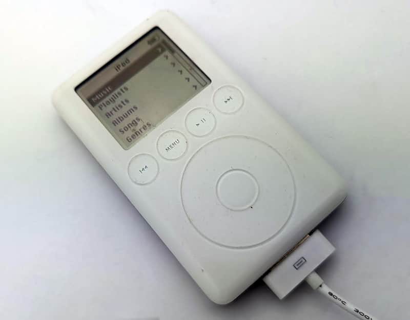 103：Apple iPod　A1040　20GB　ジャンク Apple iPod Classic 3rd Generation 20GB White (A1040 / M9244LL