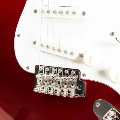 Squier Classic Vibe '60s Stratocaster Electric Guitar - Candy Apple Red image 9