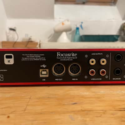 Focusrite Scarlett 2i4 2nd Gen USB Audio Interface - Red/Black image 2