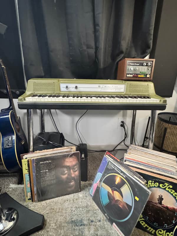 Wurlitzer 200A 64-Key Electric Piano 1974 - 1983 - Avocado Green image 1