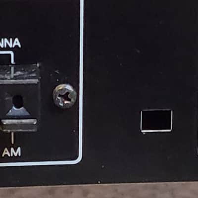 Kenwood Kenwood KT-89 is a quartz synthesizer AM/FM stereo tuner 1988 - Black image 9