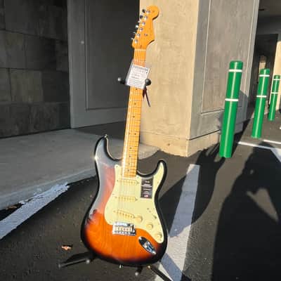 Fender American Professional II Stratocaster, Maple Fingerboard, Anniversary 2-Color Sunburst image 3