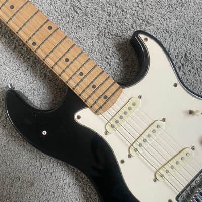 Silvertone Silvertone SSS Electric Guitar, Basswood Body and Maple Neck - Black image 3