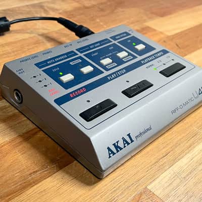 Akai U400 Riff-O-Matic Variable Tempo Phrase Lo-Fi Sampler