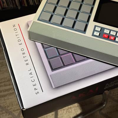 Akai MPC Live II Standalone Sampler / Sequencer Retro Edition 2020 - Present - Grey image 9