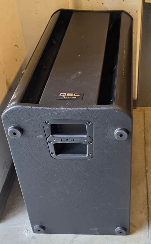 QSC KSUB 1000W Powered Speakers 100-240v image 1