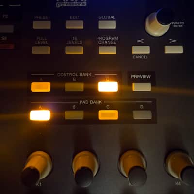 Akai MPD32 2010s - Black image 8