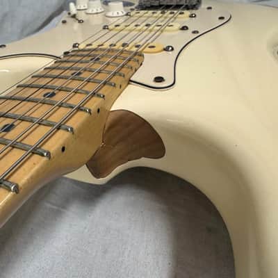 Fender American Standard Stratocaster Guitar with Case 2005 - Olympic White / Maple neck image 22