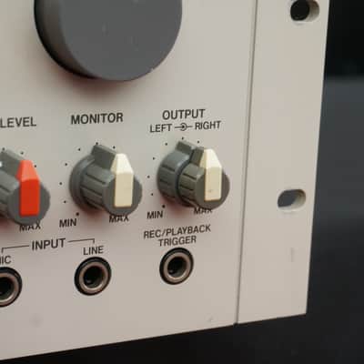 AKAI S950 Rare Classic 80's Vintage 12 bit LO-FI 2U Rack Sampler - 100V image 7