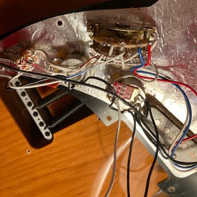 Fender V mod 2 pickups image 5