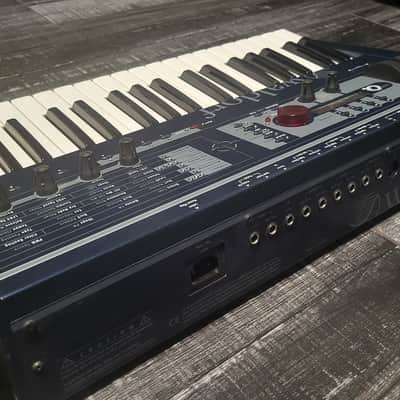 Waldorf Micro Q 37-Key Synthesizer 1999 - 2011 - Blue image 3