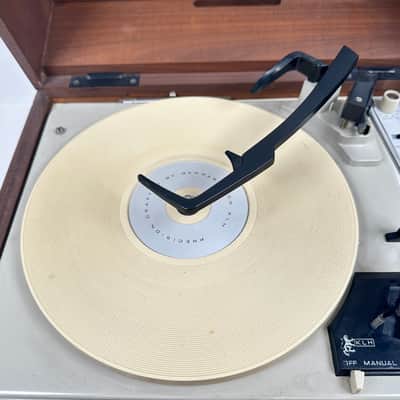KLH Model Twenty Stereo Turntable Receiver image 5