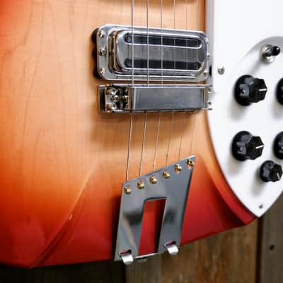 Rickenbacker 350/V63 2022 - Fireglo image 11