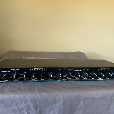 dbx 166XL Stereo Compressor / Limiter / Gate image 1