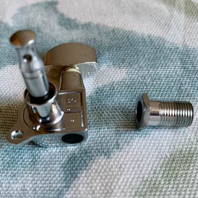 1 Squier Logo Guitar Tuner / Machine Head (2009) Vintage Style 45 degree Mounting Tab image 8