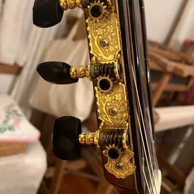 Amalio Burguet 3m classical guitar 2002, hand made in Spain, signed - Lacquer image 10