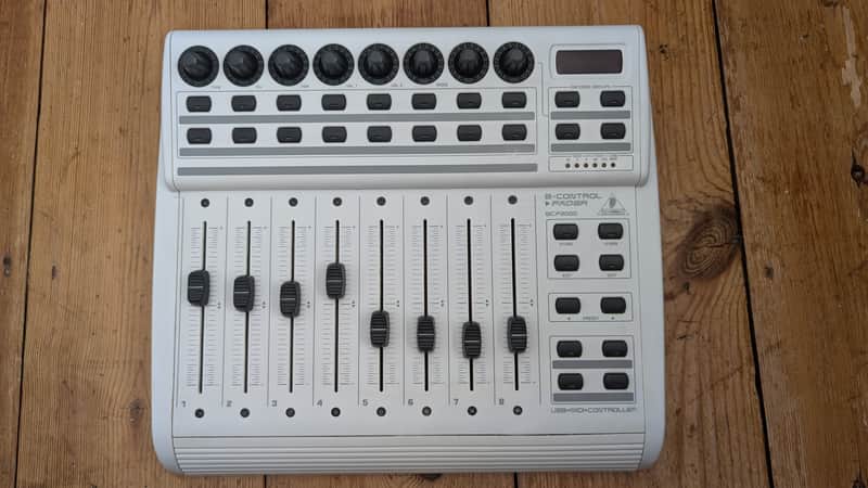 Immagine Behringer B-Control BCF2000 White USB MIDI DAW Fader Controller 2010s - Standard - 1