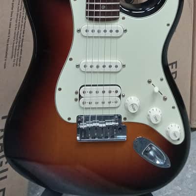 Fender American Deluxe Stratocaster HSS with Rosewood Fretboard in 3-Color Sunburst (2007) image 2