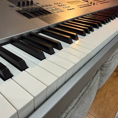 Yamaha Motif 8 Production Synthesizer 2000s - Gray image 3