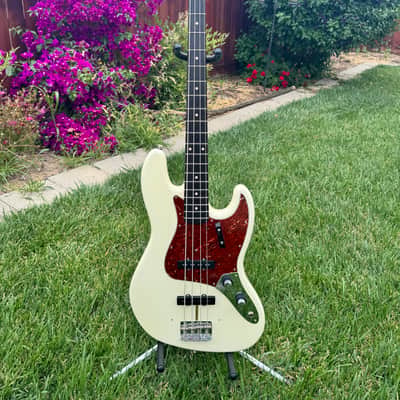 Fender Custom Shop 1961 Jazz Bass Closet Classic Custom Shop 2012 - Artic White Nitro (Relic Checking) image 1