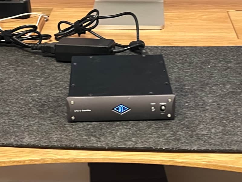 Universal Audio UAD-2 Satellite Thunderbolt 3 OCTO Core Desktop DSP Accelerator 2019 - Present - Gray image 1