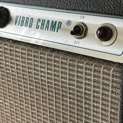 FENDER VIBRO CHAMP 1978 EU version 200-240 volt, incl. Footswitch image 5