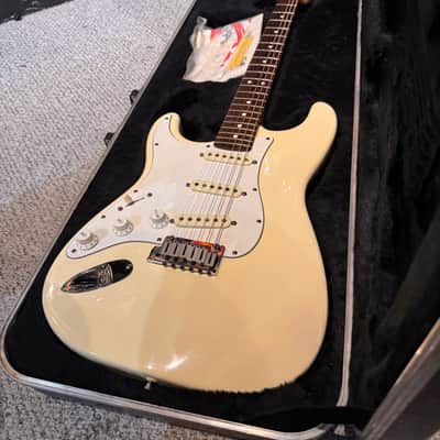 Fender American Standard Stratocaster Left-Handed with Rosewood Fretboard 1991 Olympic White image 4