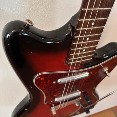 Silvertone Hornet 1960s - Sunburst image 5