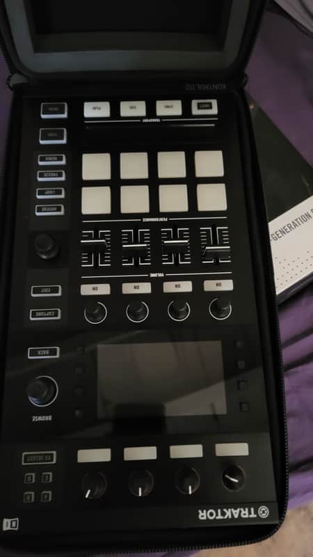Native Instruments Traktor Kontrol D2 2010s - Black image 1