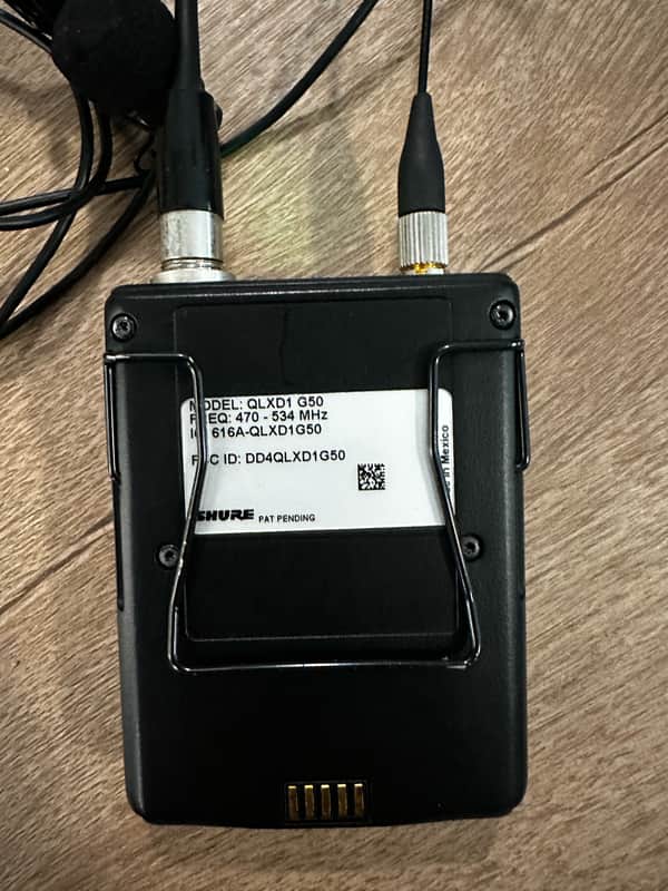 Shure QLXD1 Wireless Bodypack Transmitter with WL185 Lavalier Microphone image 1