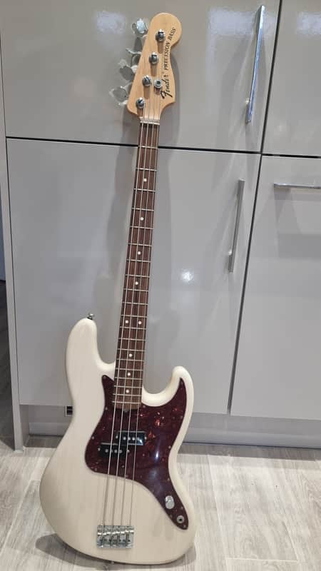 Fender Mark Hoppus Artist Series Signature Jazz Bass