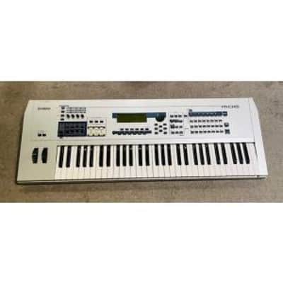 Yamaha MO 6 Production Synthesizer 2000s - Gray