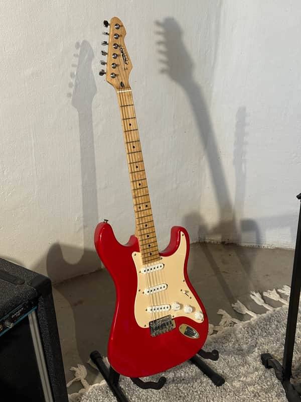 Peavey Predator 1994 - Red image 1