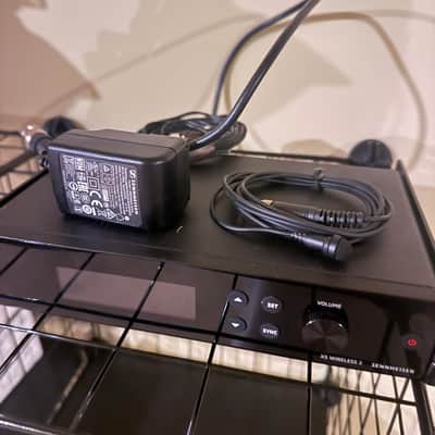 Sennheiser EM-XSW2 Wireless Receiver Package w/ ME2 Lavalier Mic (548–572 MHz A Band) image 1