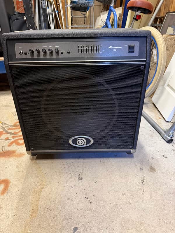 Ampeg B2 200-Watt 1x15" Bass Combo