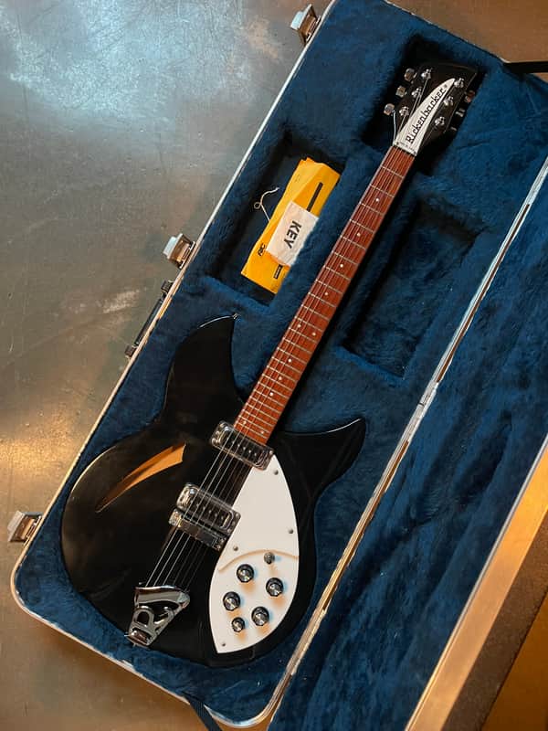 Rickenbacker 330