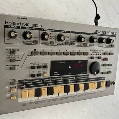 Roland MC-303 Groovebox 1990 - 1998 - Silver