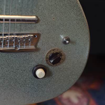 Danelectro 56 U-3 Reissue Silver Metalflake w/HSC Coffin Case image 7