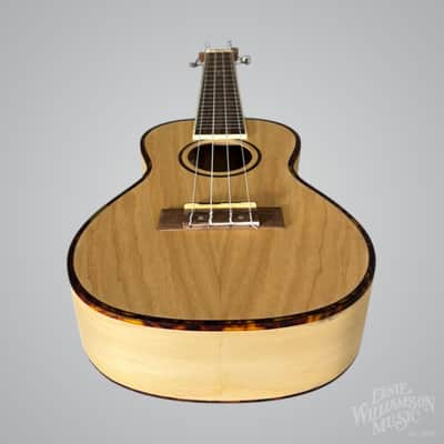 Amahi UK880C Concert Ukulele, Quilted Ash image 9