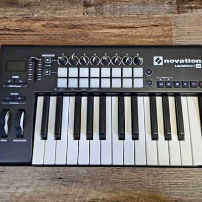 Novation Launchkey 25 MKII MIDI Keyboard Controller 2015 - 2020 - Black