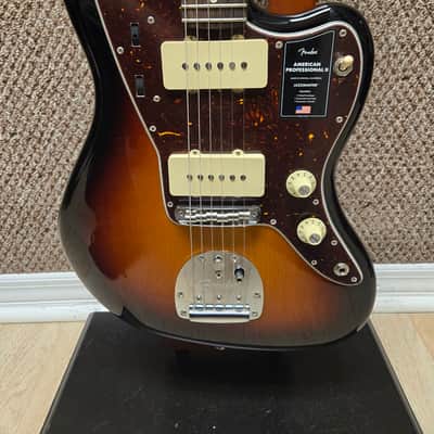 Fender American Professional II Jazzmaster with Rosewood Fretboard 2020 - Present - 3-Color Sunburst image 2