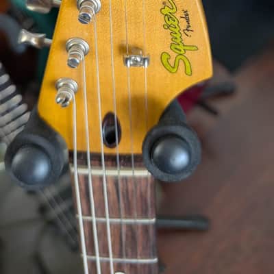 Squier Classic Vibe 60s Stratocaster Candy Apple Red image 2