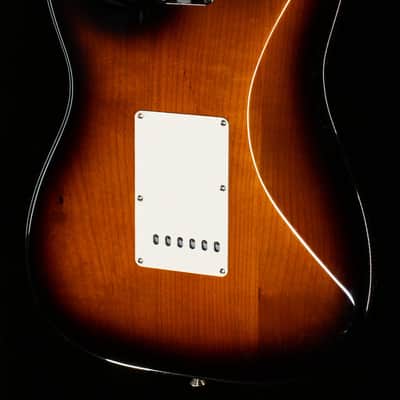 Fender American Vintage II 1957 Stratocaster Maple Fingerboard 2-Color Sunburst (556) image 2